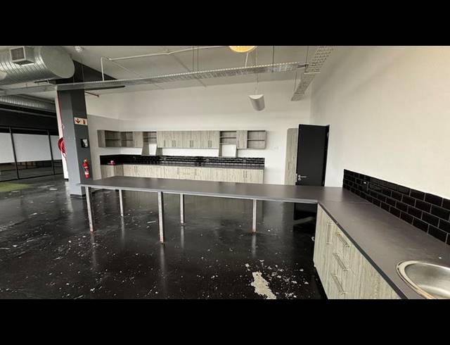 BUSINESS PROPERTY TO RENT IN PAARDEN EILAND